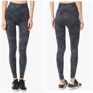 SPANX Seamless Leggings Compression Double Layer Waist CamoLeggings L